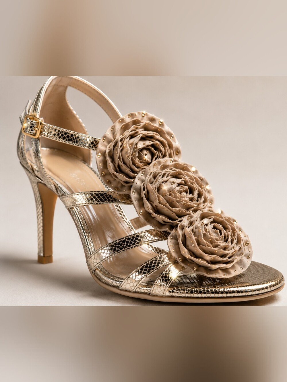 Gianni Bini Rosalie Metallic Gold Strappy Heels With Rosettes Down Front sz 8